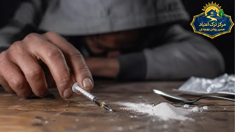 ترک اعتیاد هرویین | خطرات مصرف و مسیر درمان اصولی 4 علائم ترک هرویین چگونه است؟